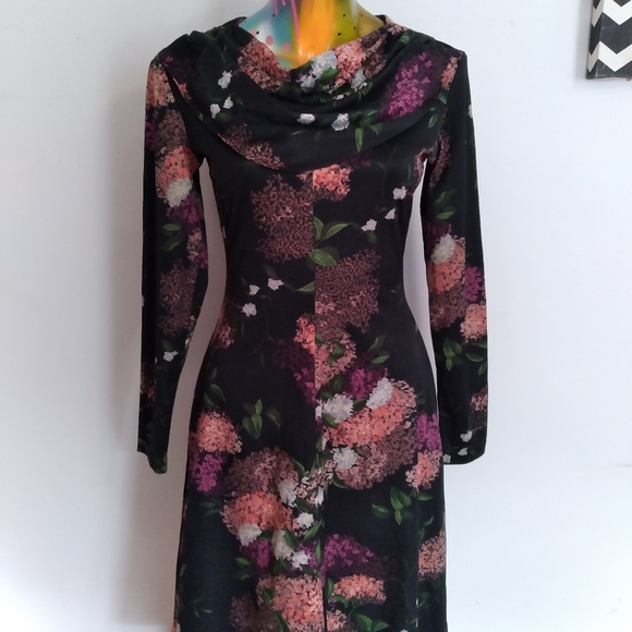 Dress - Picture 3 of 4